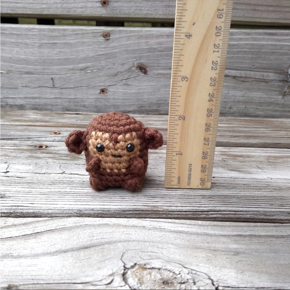 Mini crochet monkey keychain - Picture 6 of 6